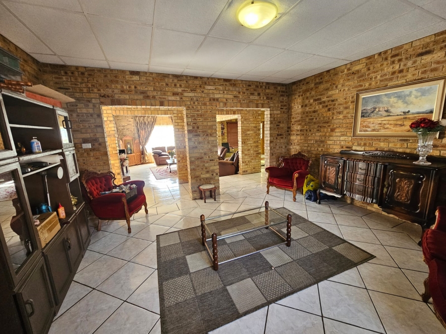 4 Bedroom Property for Sale in Jim Fouchepark Free State